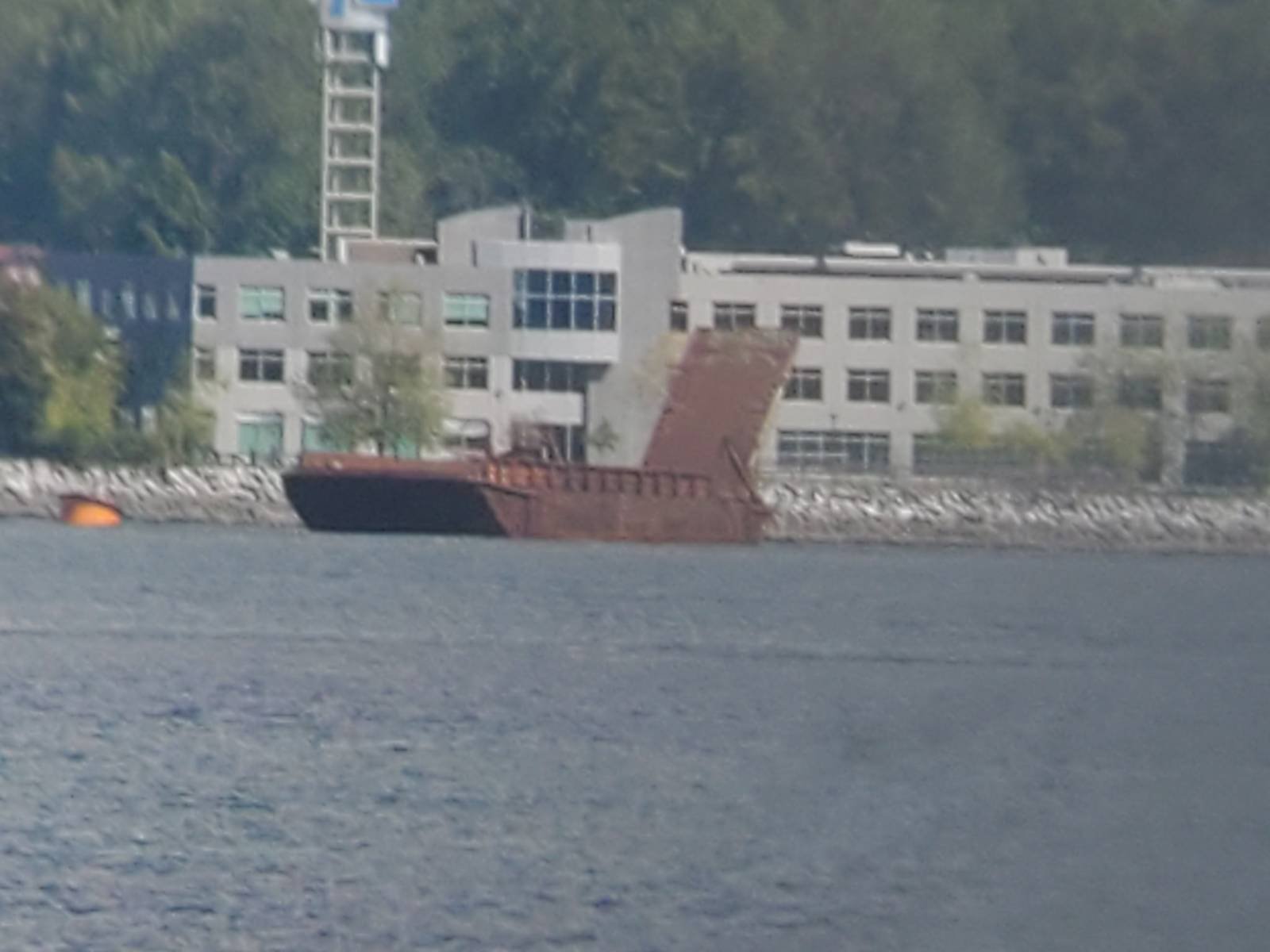 Valley No3 — 128-foot steel ramp barge